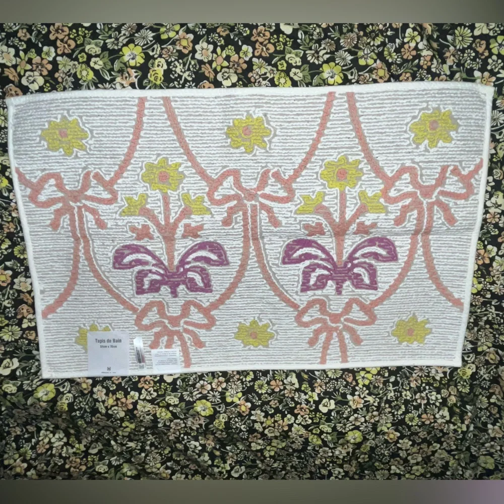 Urban Outfitters UO HOME White Floral Patterned Bathmat 2x3 Rug NEW NWT